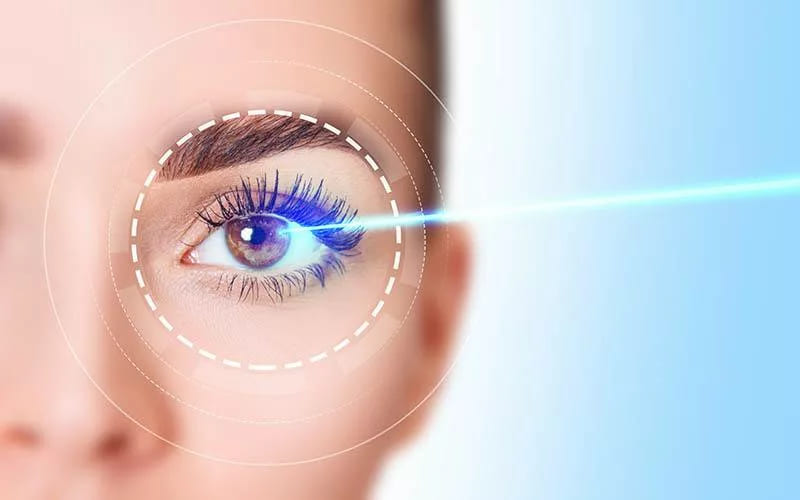 Боль и вспышки в глазах после лазерной коррекции зрения